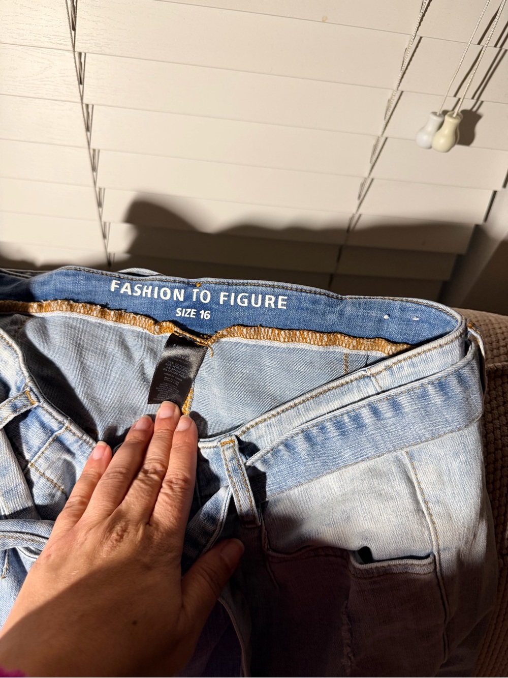 Jeans Subcategory - Picture 3 of 4